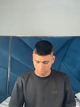 Emiliano Reyes online show from 12/20/25, 02:29