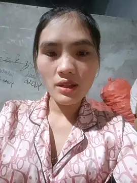 Snapshot of mira-show chatting on 10/24/25, 11:23 mira-show online show from 10/24/25, 11:23