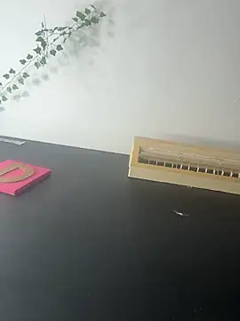 milky denni online show from 10/18/25, 04:37