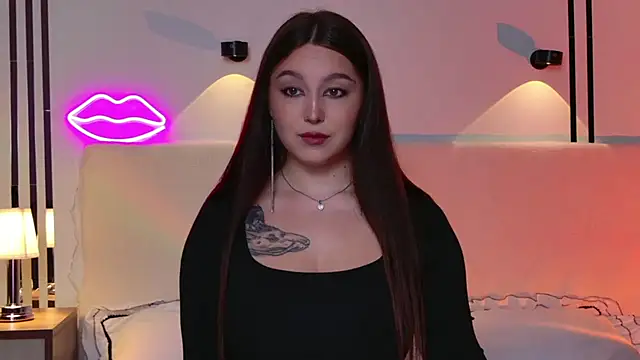 Snapshot of _Tessa_May_ chatting on 11/13/25, 12:20 Tessa May online show from 11/13/25, 12:20