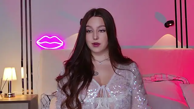 Snapshot of _Tessa_May_ chatting on 11/20/25, 12:33 Tessa May online show from 11/20/25, 12:33