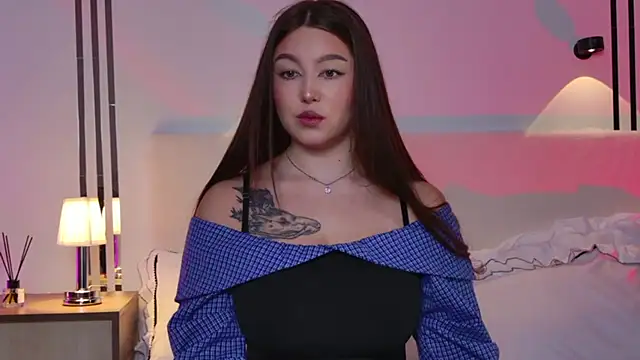 Snapshot of _Tessa_May_ chatting on 12/01/25, 12:15 Tessa May online show from 12/01/25, 12:15