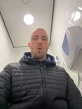 Rotteei1 online show from 12/04/25, 09:18