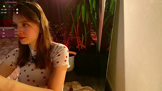 Snapshot of your_lunalike chatting on 11/12/25, 06:41 your lunalike online show from 11/12/25, 06:41