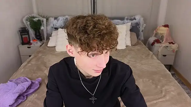 crisp1n online show from 10/30/25, 03:02