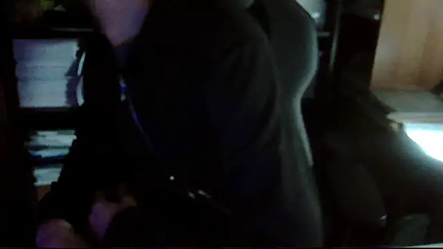 Snapshot of topg84 chatting on 10/26/25, 12:22 topg84 online show from 10/26/25, 12:22