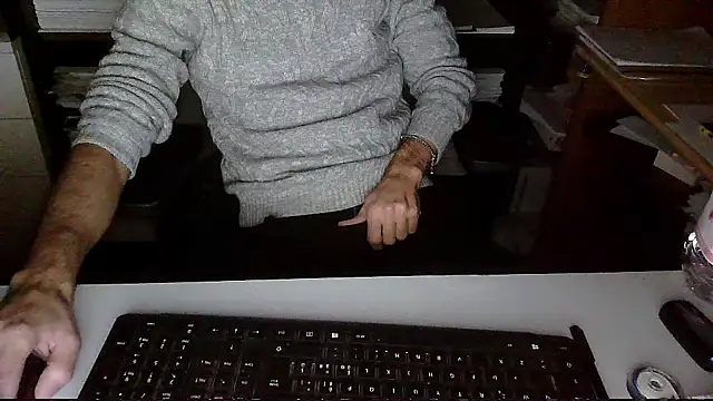 Snapshot of topg84 chatting on 11/02/25, 03:25 topg84 online show from 11/02/25, 03:25