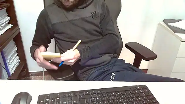 Snapshot of topg84 chatting on 12/03/25, 07:45 topg84 online show from 12/03/25, 07:45