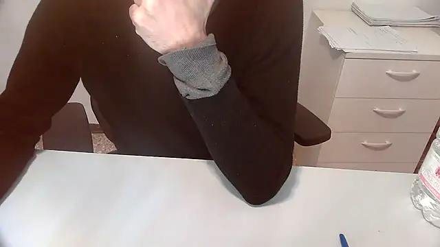 Snapshot of topg84 chatting on 12/19/25, 05:53 topg84 online show from 12/19/25, 05:53