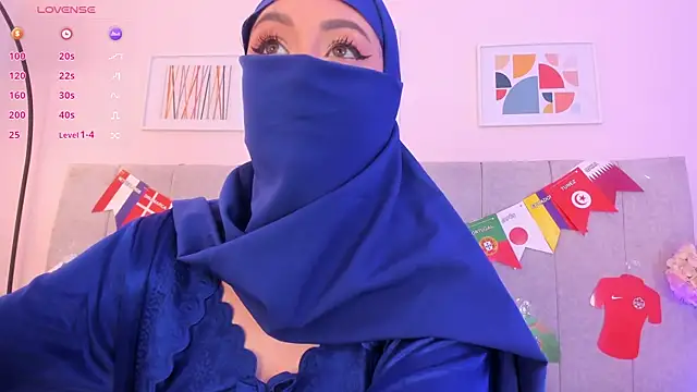 Snapshot of fatiima_ chatting on 06/17/26, 07:04 fatiima online show from 06/17/26, 07:04