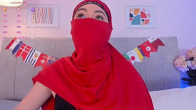 Snapshot of fatiima_ chatting on 07/18/26, 07:28 fatiima online show from 07/18/26, 07:28