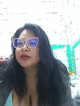 Snapshot of celeste122595 chatting on 07/04/26, 04:13 celeste122595 online show from 07/04/26, 04:13