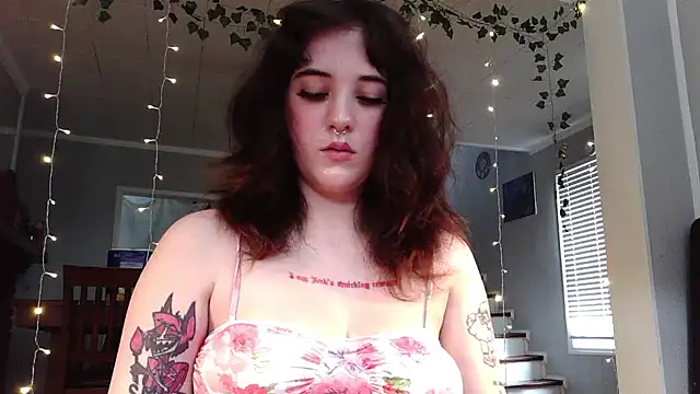 Trickylucy555 online show from 05/27/26, 09:45