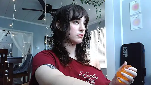Trickylucy555 online show from 06/24/26, 06:18