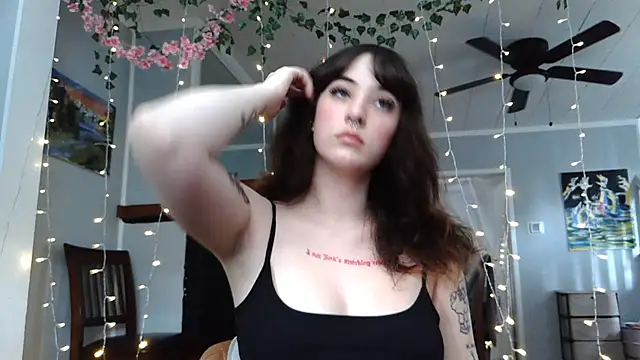 Trickylucy555 online show from 07/06/26, 07:49