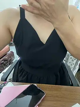 HinayLa online show from 05/19/26, 01:00
