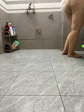 HinayLa online show from 06/10/26, 03:00