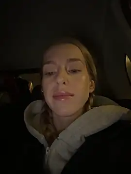 kira mia online show from 12/01/25, 03:28