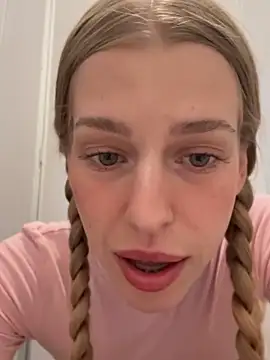 kira mia online show from 04/21/26, 04:45