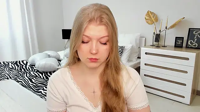 Stella Light online show from 03/08/26, 04:16