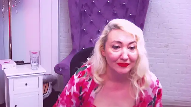 LadyKriss online show from 11/06/25, 06:14