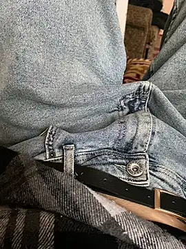 Snapshot of damiew1 chatting on 10/19/25, 11:44 damiew1 online show from 10/19/25, 11:44