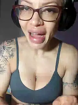 Snapshot of Monroecarolina chatting on 10/26/25, 05:57 Monroecarolina online show from 10/26/25, 05:57