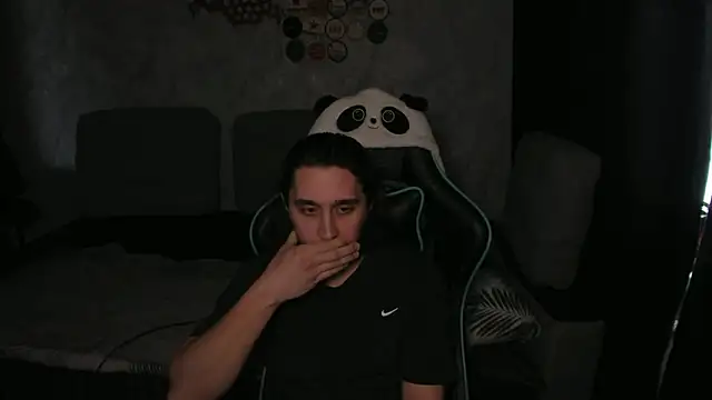 Pohyi  online show from 03/04/26, 03:23