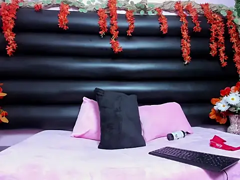 Veella Pariis  online show from 10/24/25, 12:45