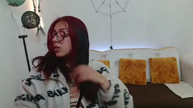 Elizabeth Loren online show from 10/28/25, 01:03