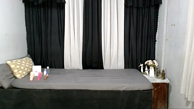 Snapshot of yourhottestzoey chatting on 10/25/25, 03:07 yourhottestzoey online show from 10/25/25, 03:07