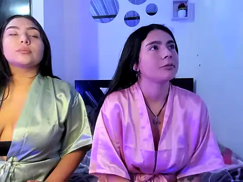 Twodirtyteens18 online show from 11/02/25, 09:06