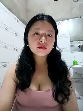 lisa-bae00 online show from 02/13/26, 12:01