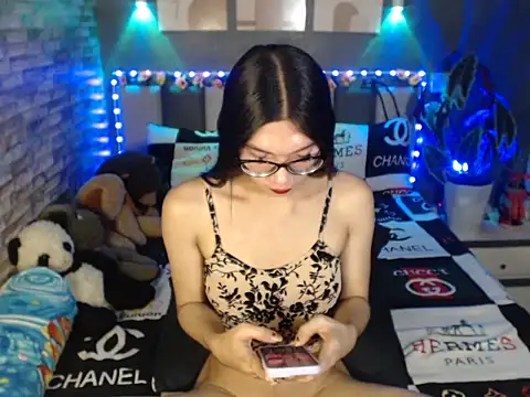 HotNathalie6900 online show from 04/10/26, 12:43