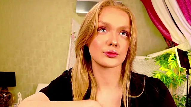 Snapshot of Slay_Blonde chatting on 10/22/25, 05:08 Slay Blonde online show from 10/22/25, 05:08