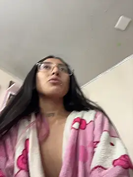 Violeet-Smith online show from 11/16/25, 10:48