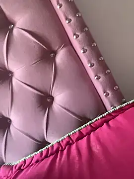 Violeet-Smith online show from 02/08/26, 06:44