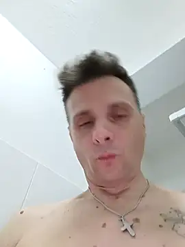 Snapshot of OffshoreCenterline3 chatting on 10/29/25, 01:19 OffshoreCenterline3 online show from 10/29/25, 01:19