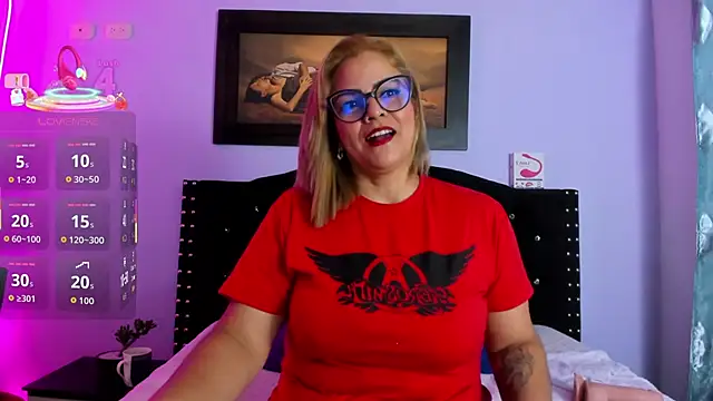 elena vega online show from 10/25/25, 03:03