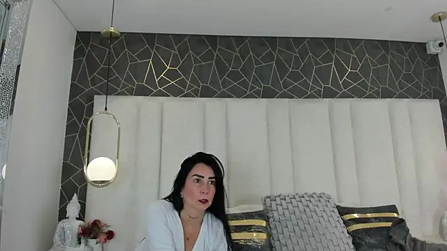 AnnieLove  online show from 12/18/25, 12:00