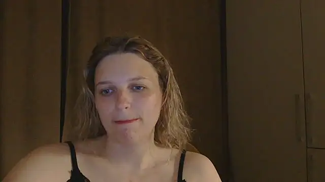 Snapshot of ElisSky301 chatting on 05/27/26, 08:06 ElisSky301 online show from 05/27/26, 08:06
