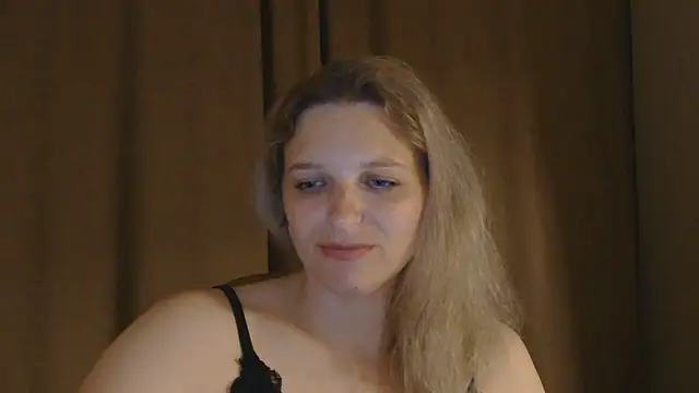 Snapshot of ElisSky301 chatting on 06/06/26, 08:24 ElisSky301 online show from 06/06/26, 08:24