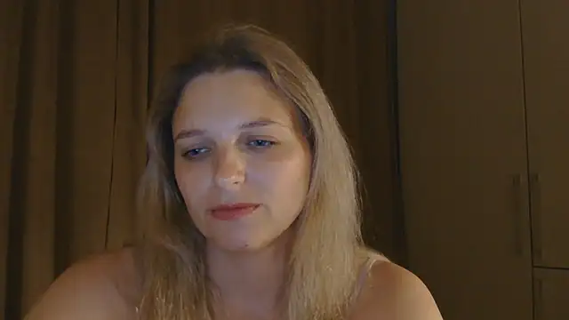 Snapshot of ElisSky301 chatting on 06/19/26, 08:45 ElisSky301 online show from 06/19/26, 08:45