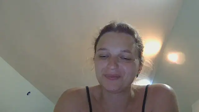 Snapshot of ElisSky301 chatting on 06/21/26, 08:44 ElisSky301 online show from 06/21/26, 08:44