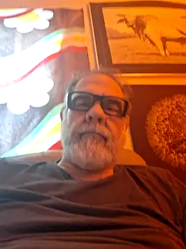 Snapshot of pena633 chatting on 05/14/26, 10:49 pena633 online show from 05/14/26, 10:49