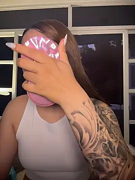 Beella1  online show from 12/18/25, 11:38