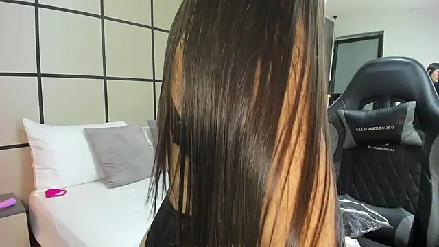 mia collins96 online show from 10/28/25, 02:37