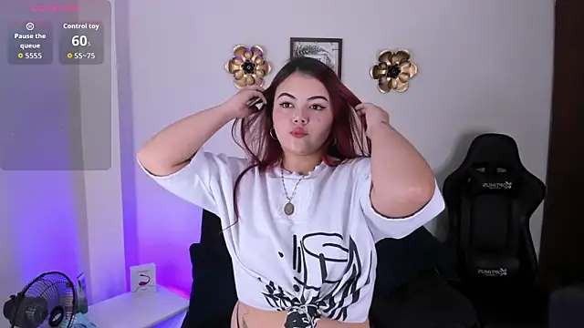 Snapshot of Zoe_love14 chatting on 10/30/25, 12:06 Zoe love14 online show from 10/30/25, 12:06