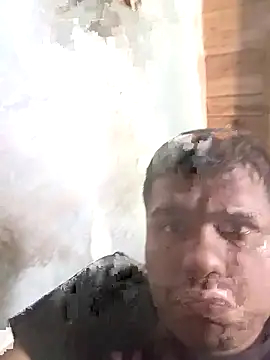 Snapshot of Leon202543 chatting on 10/21/25, 04:51 Leon202543 online show from 10/21/25, 04:51