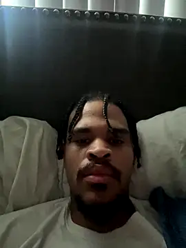 Snapshot of Mrmakeherwet_Tez chatting on 10/22/25, 12:33 Mrmakeherwet Tez online show from 10/22/25, 12:33